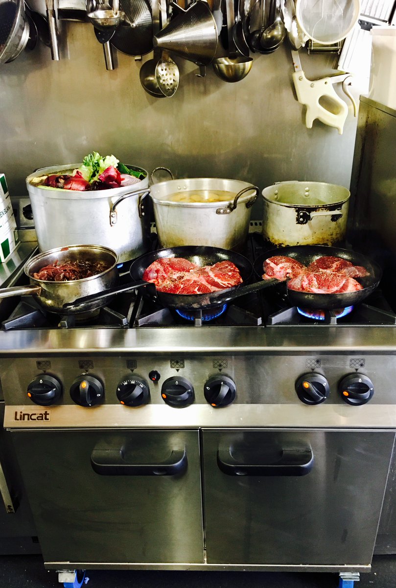 hungry_mule's tweet photo. Loving our brand new @LincatLtd oven from @AJSupplies Great oven and service. Already had a ton of use! #MuleMachine #HungryMuleHQ #NewToy https://t.co/2CLRwc4UJ4