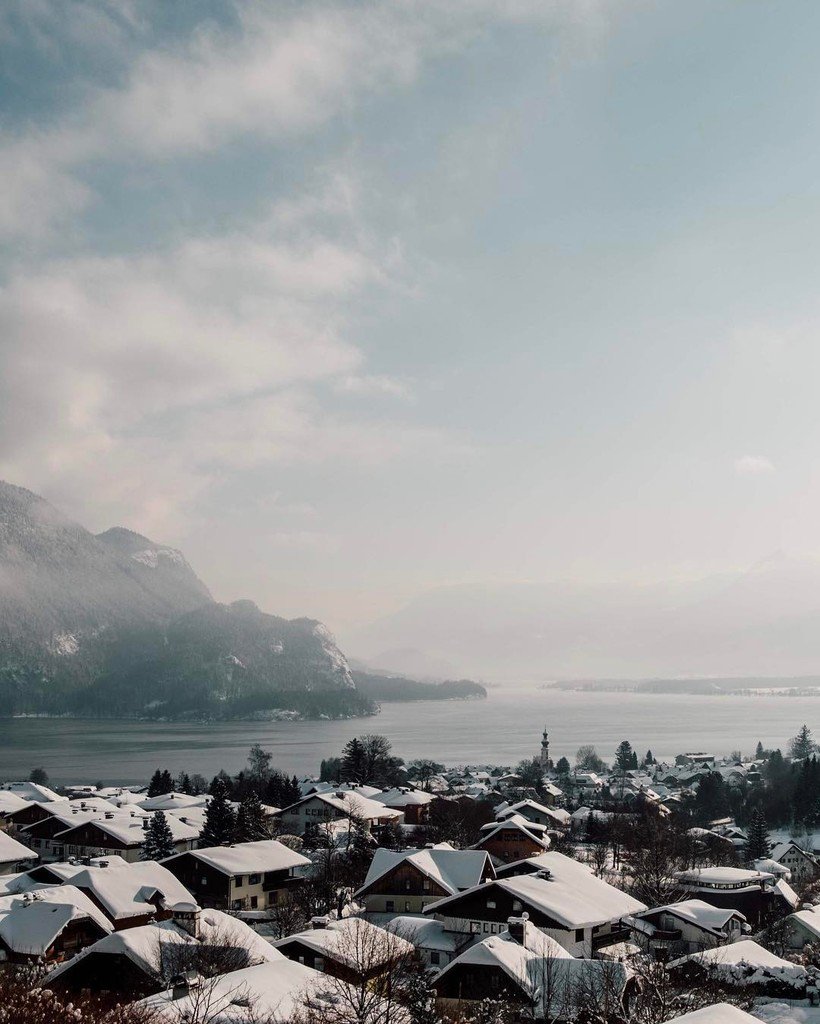 ChrisPerkles's tweet photo. Mornings at the lake Wolfgangssee 😍
I had a lovely shooting today with @cococoldn Vlog and… https://t.co/LMWxSwso7R https://t.co/EDTcfoAy4U
