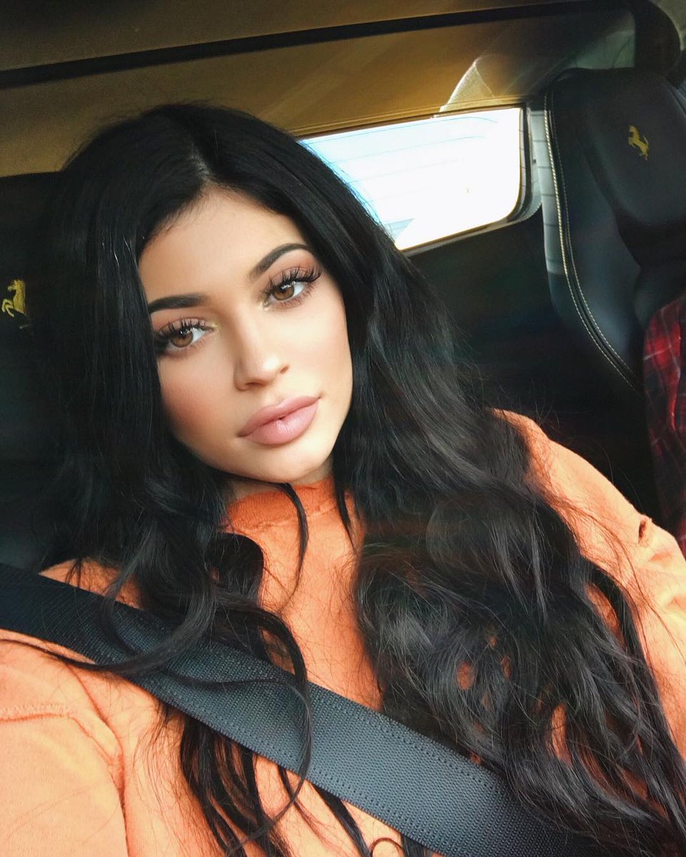 Kylie Jenner's New Coachella Look Involves 'Highlighter Hair' -- See the  Pics! | wusa9.com, image size:961x1200