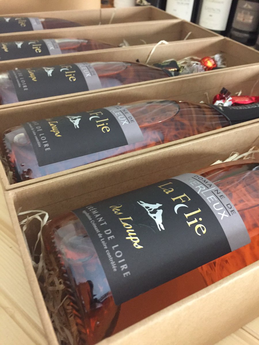 PetitVineyard's tweet photo. #ValentinesDay with @PetitVineyard  is the perfect deal https://t.co/L9bBg6KW5D 🇫🇷🍷🍾 https://t.co/VwOCG5IWNC