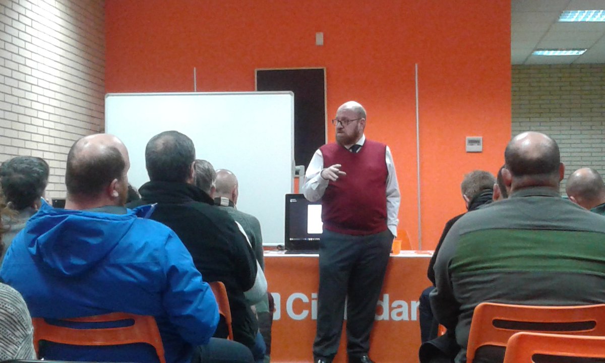CS_Cornella's tweet photo. Hoy asistímos a una nueva clase de política municipal impartida por nuestro coordinador .@civespablo. #CornelláCs  @CsBaixLlobregat https://t.co/MZgmebsVvG