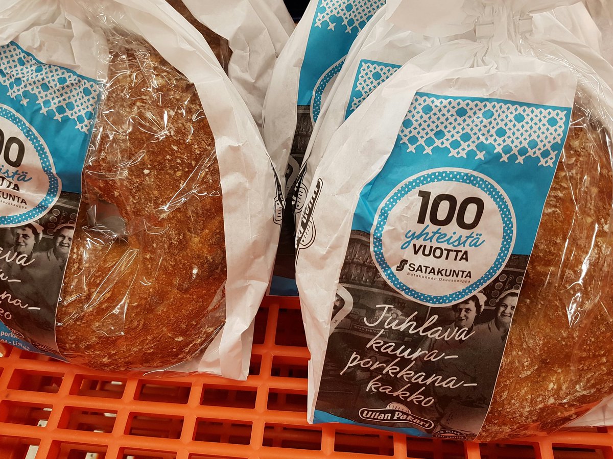 LeenaMettala's tweet photo. Kakko, aito satakuntalainen perinneruoka juhla-asussa. 
#UllanPakari #100kunta https://t.co/5nOCOO2gVT