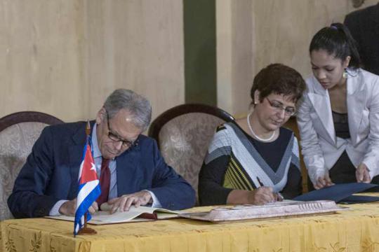 JoseCarlosRguez's tweet photo. #Cuba and the #US sign Agreement on Aeronautical and Maritime Search and Rescue. #CubaUS @CubaMINREX @JoseRCabanas https://t.co/KJW6ioylzM https://t.co/f0tQMh5Vl2