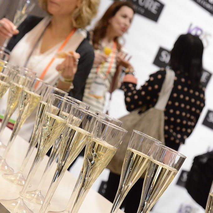 lifestylist's tweet photo. A favorite tradition- #champagne and #Cupcakes #kbiskickoff #modenus #blogtourkbis #kbtribโฆ https://t.co/4fDLJeCy5b https://t.co/1hzN0OZbT0