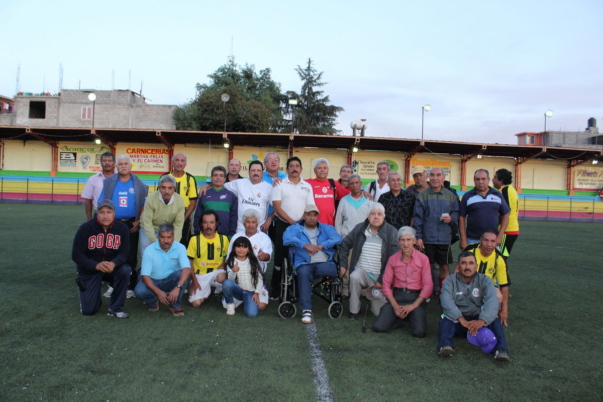 ViIIaGuerrero's tweet photo. 📷 #Fotogalería En #VillaGuerrero somos pasión, así vivimos las "Finales de futbol Torneo de Barrios"
https://t.co/qGKR5GF6zs https://t.co/CMQxlOjeKE
