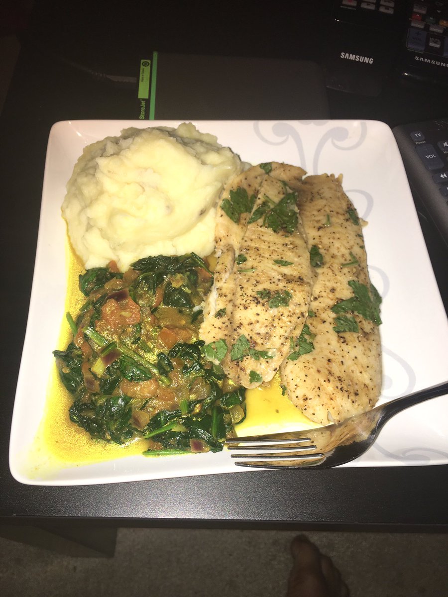 bukunmiflash's tweet photo. Team stay healthy 2017 #koeasy #fitfam #chopichop opelope Madame T https://t.co/BEP5k8llCe