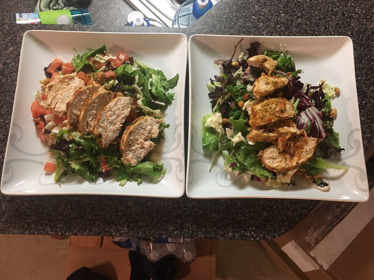 bukunmiflash's tweet photo. Team stay healthy 2017 #koeasy #fitfam #chopichop opelope Madame T https://t.co/BEP5k8llCe