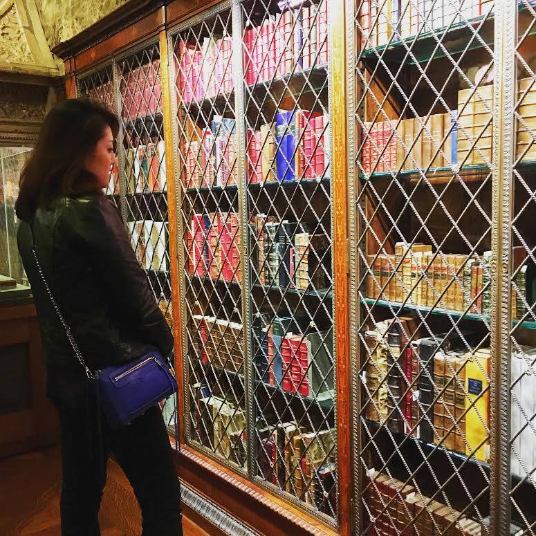 MorganLibrary's tweet photo. We love your #VisitorViews so send us those #MuseumSelfie shots - or #shelfie shots! #MorganLibrary Photo: okydopekay (IG) https://t.co/LFtuPeW7VS