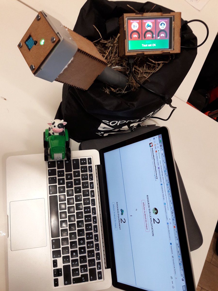 stephane_d_75's tweet photo. #lorachallenge #agribox: #iot capteur afficheur #lora et #cloud pour évaluation des risques le tout fabriqué en 48h par team @SopraSteria https://t.co/Fl2jSPJzwJ