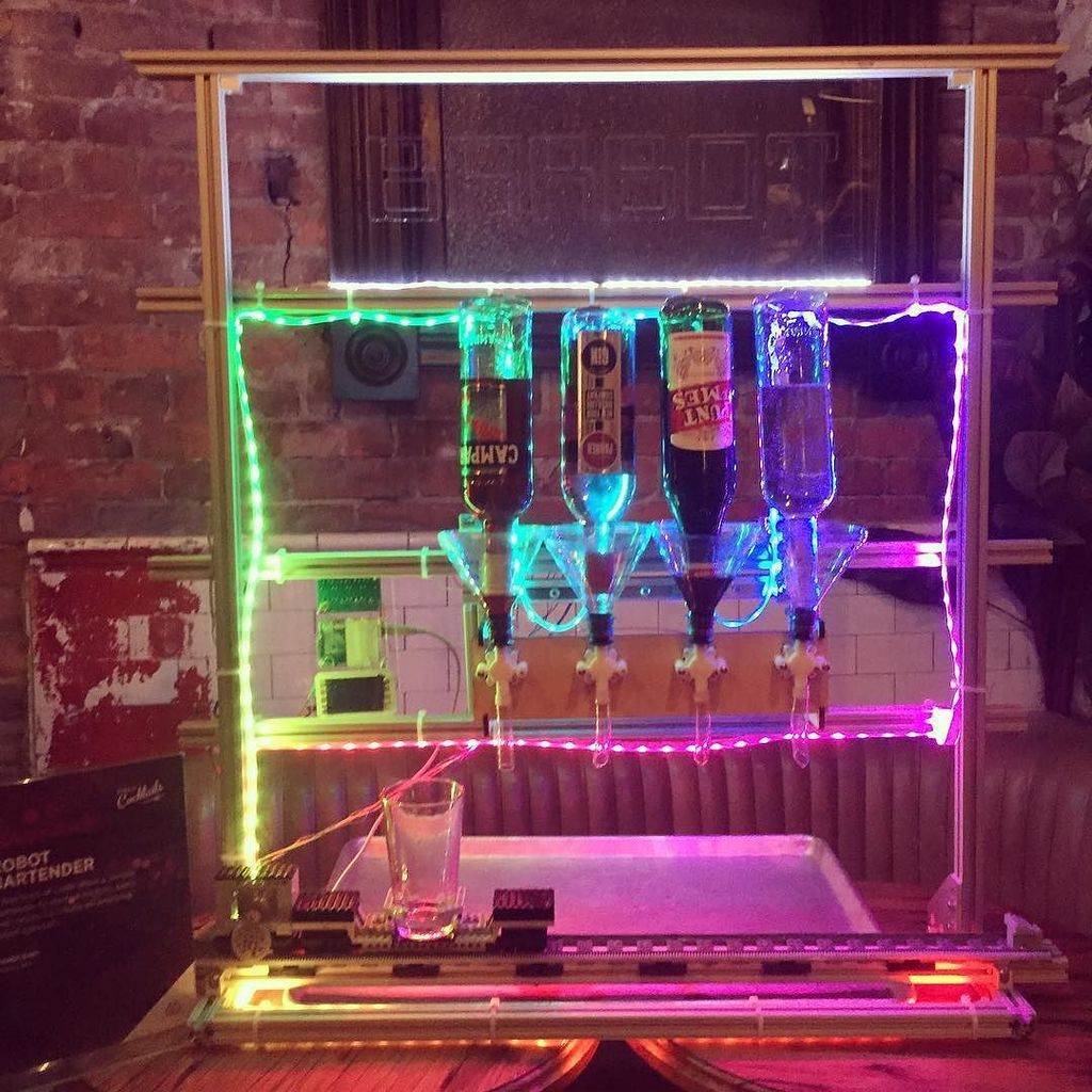 MakerLabsVan's tweet photo. The robotic mixologist makes a stiff negroni. Come see it and other MakerLabs projects at @scienceworldca #scienceo… https://t.co/D4elSrMOKm