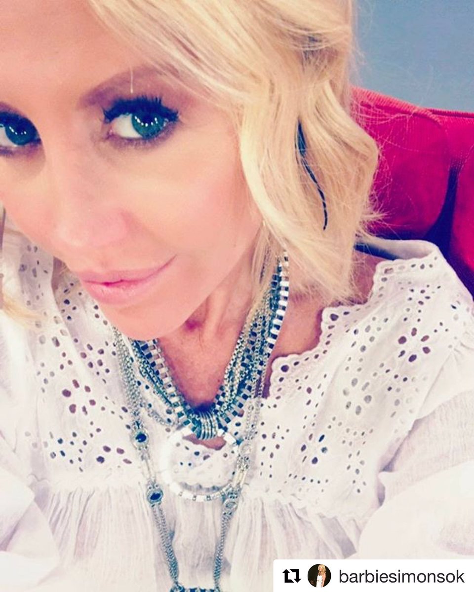 1982oficial's tweet photo. #Repost @barbiesimons with @repostapp
・・・
Lovely Details by @1982oficial 👚💋 https://t.co/xB6DHMAepD