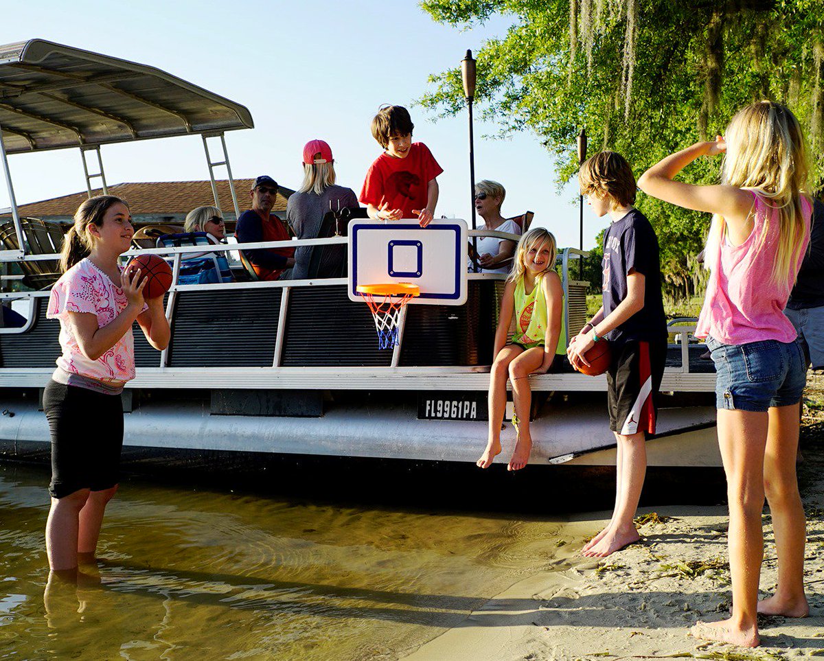 BoatFunOutdoors's tweet photo. @QwestPontoons CHECK OUT #AWESOME #FAMILY #FUN  #boatshow #boating #basketball #hoops #pontoon #VersaHoop @VersaHoop #bball #watersport https://t.co/buT7pGbnH8