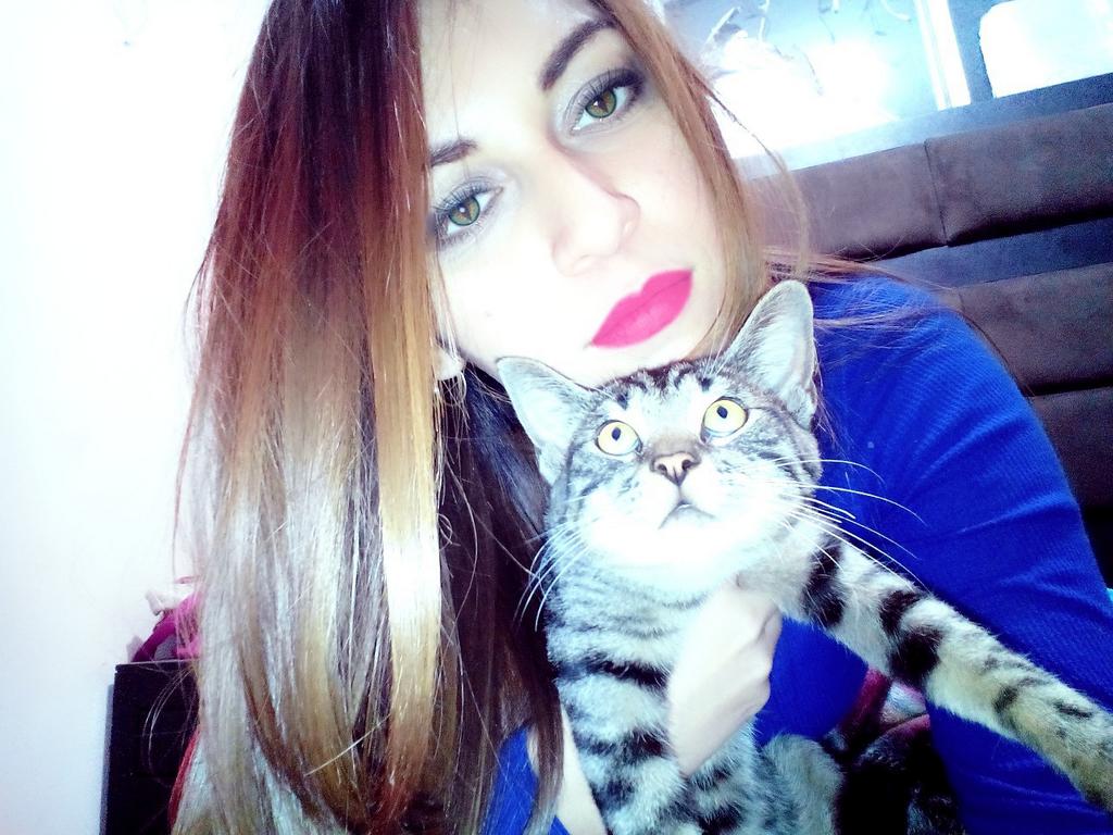 25Lauriitha's tweet photo. Miiiauuu!!! https://t.co/ayM7MiAzwi