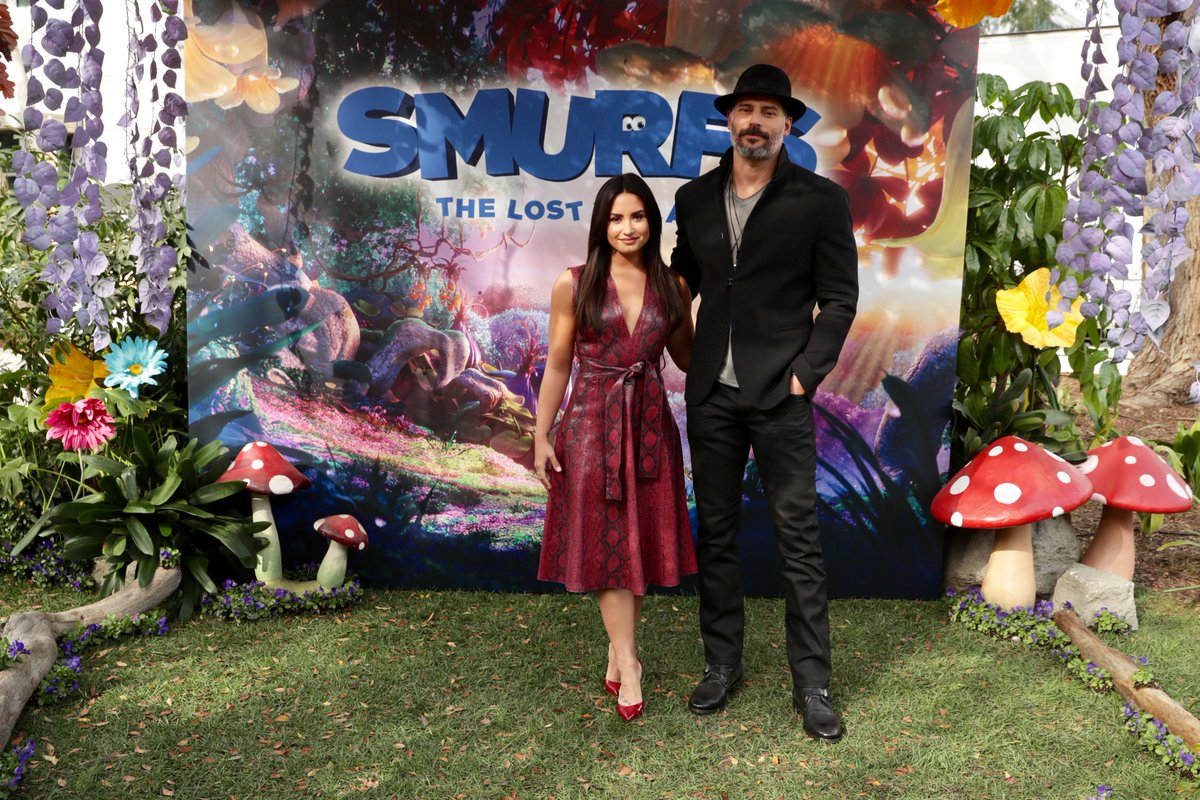 SonyPictures's tweet photo. It’s time for a #SmurfsMovie Q&amp;A - director #KellyAsbury, #JoeManganiello, and #DemiLovato are all here! #SonyAnimationDay https://t.co/PzRBWWd9lF