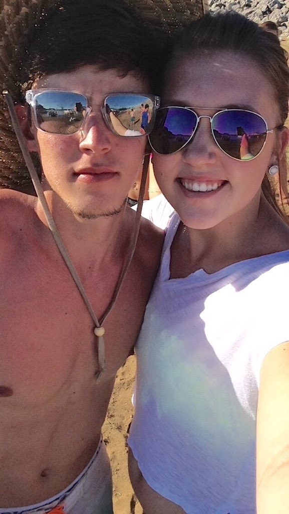 TaylorTuley's tweet photo. Postin this pic cuz I miss summer so so much and wait.. 15 months w/ this guy sayyyy wahhhh ❤️😍💕 love u so so much Ozzie 🐻 https://t.co/PlAas9KdTH