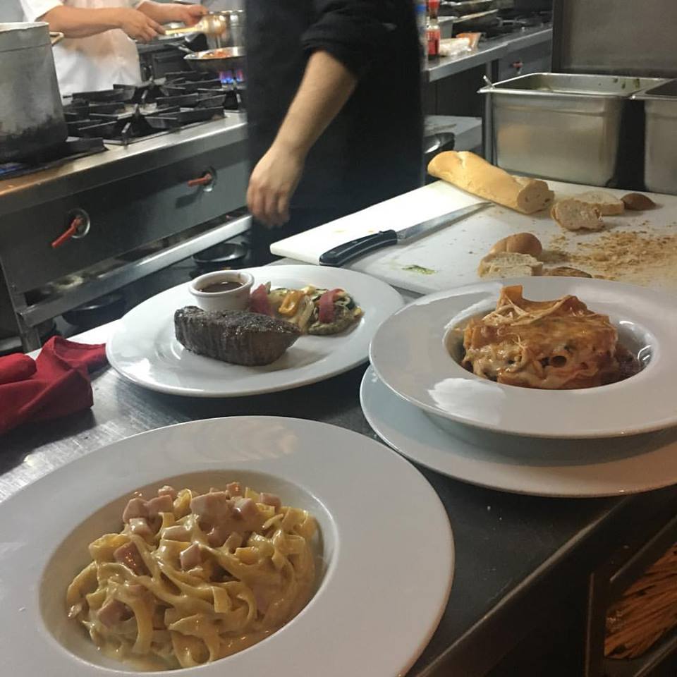 CarloyCarla's tweet photo. Listos para la mesa 😍 #CarloyCarla https://t.co/AlUOwJvzze