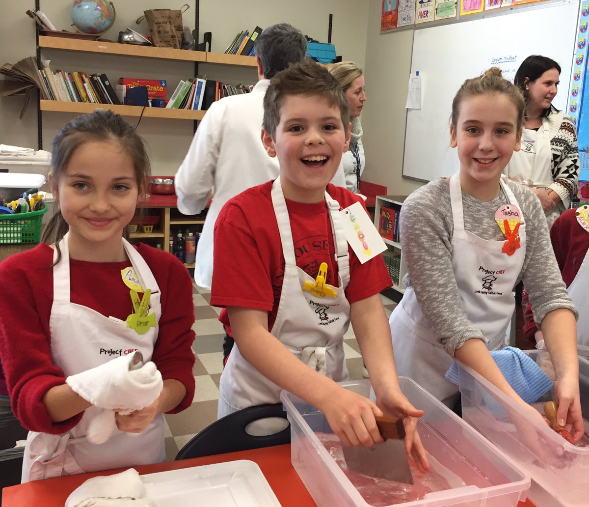 Project_CHEF's tweet image. Cleaning up is part of the #cookingprocess and our young chefs embrace it. A social time to connect. #kitchencleanup #dishwashing