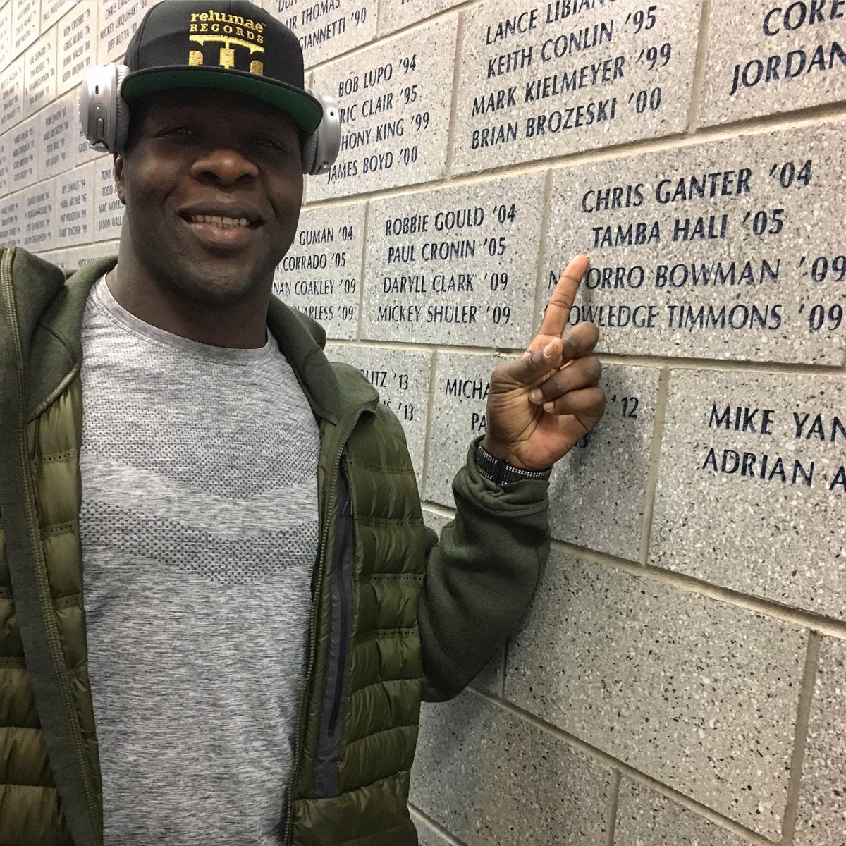 PennStateFball's tweet image. A #LinebackerU great is in the building! #WeAre #TambaTime ⚪️🔵