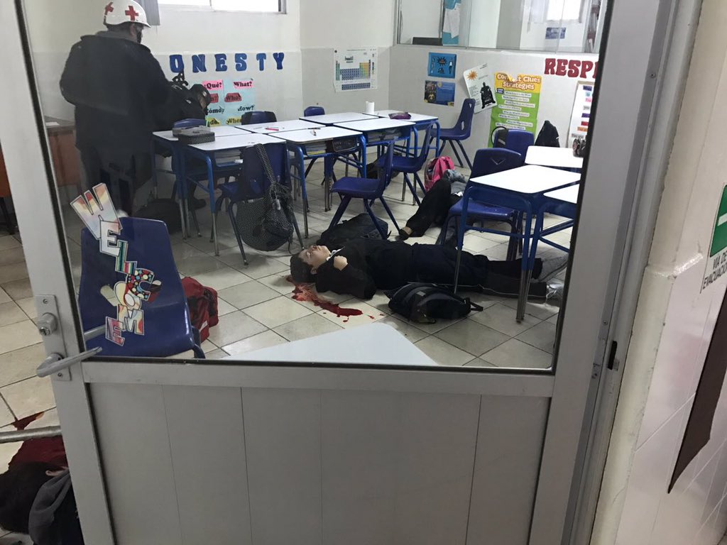 Consummatum_es's tweet photo. Como cuando la maestra dice que 3.6 no sube a 7 
#MásMasacresEnMéxico https://t.co/rIxbxzOwzH