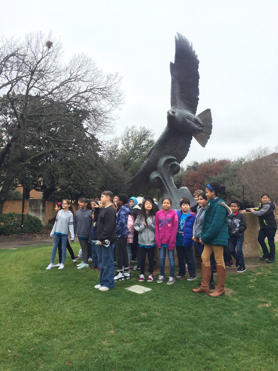MendenhallAvid's tweet photo. Thanks, Zoe and Solomon for an #extraordinary tour. #mendenhalllearns @UNTELITE @mendenhall5th @PlanoISDAVID https://t.co/lCQuoFxB3B