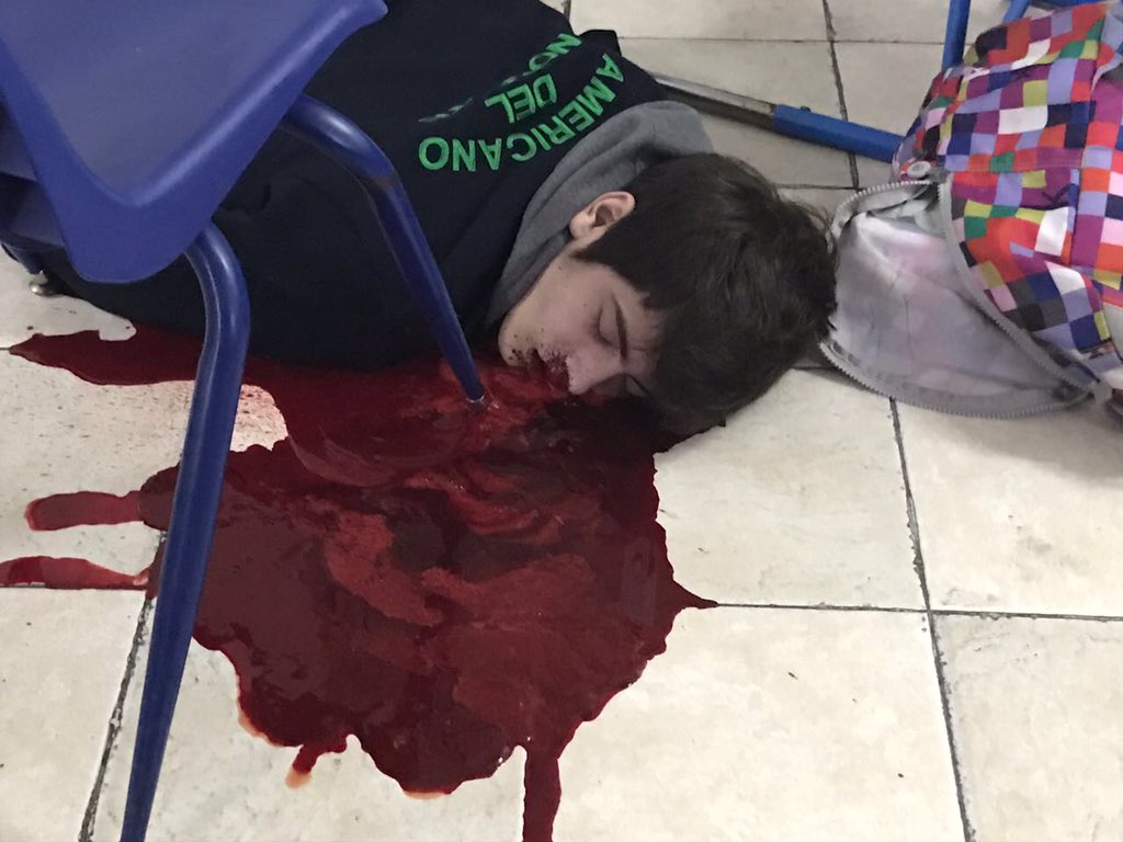 Consummatum_es's tweet photo. -Mi amor bésame abajo
-Pero estas en tus días
-No te procupes no pasa nada... 
#MásMasacresEnMéxico https://t.co/lG8IOfLou0