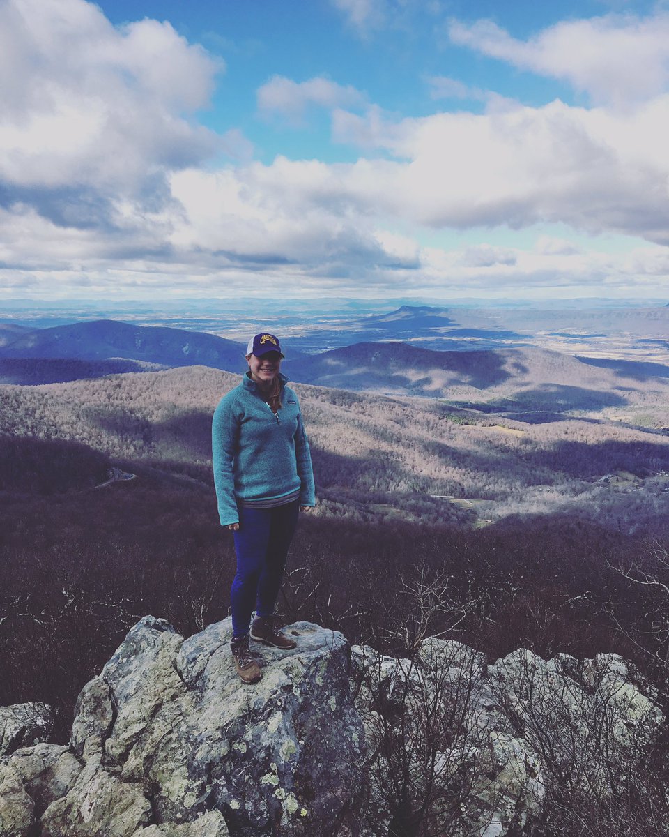 kenzie_alexus's tweet photo. Here's another pic of me on a mountain #blueridges #girlswhohike #mountainlove โค https://t.co/jxvXZsBujh