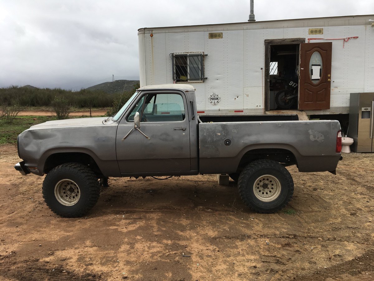 jacobwestcott3's tweet photo. 79 dodge power wagon for sale! solid truck, lots of new parts, 318, 4-speed, np 203 t-case, 33's, around 100k mi, great project truck $3500 https://t.co/B0bpjIS7Y1