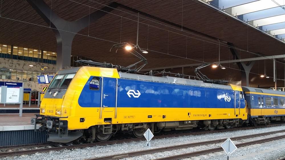 alternativaver1's tweet photo. Los trenes eléctricos de pasajeros en Holanda ya funcionan 100% con energía eólica, un año antes de lo previsto 👏

https://t.co/L7J7eNvdva… https://t.co/8oKFsz2BHA
