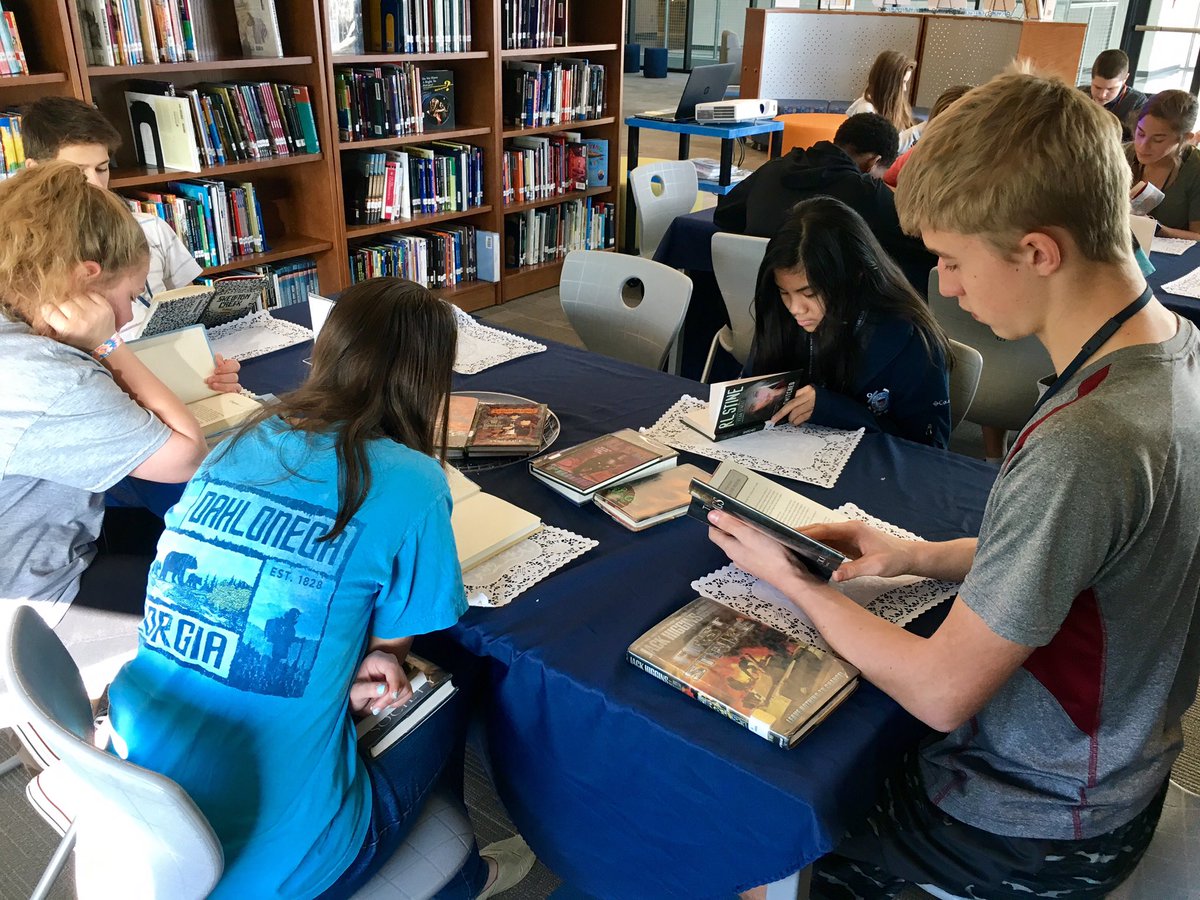 lfulrteach's tweet photo. My Book Binge was a success! Great feedback from kids and most came away with at least one new book! @CMSReads #D5PLN https://t.co/CuVlYzkGom