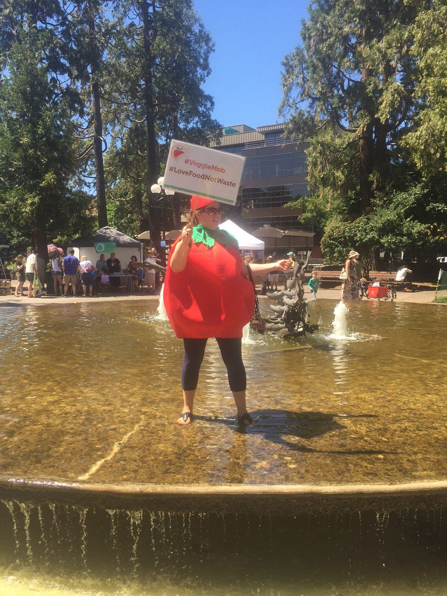 LoveFoodEugene's tweet photo. Get your Love Food Not Waste quarterly newsletter here https://t.co/HWzGaZnBFK for info on how to #reduce #foodwaste and #veggiemob updates! https://t.co/OQpAAvvcxZ