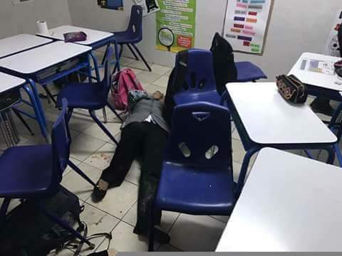 FiinHumano's tweet photo. stas masakrez no ls tiene ni obama, n 2018 las vamosa legalizar no pued aber colegios qleros sn masacres shidoris 7u7 
 #MásMasacresEnMéxico https://t.co/4CyNTZ4Uxy