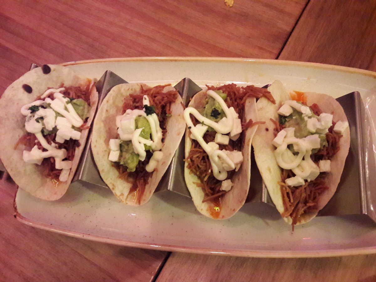 Para una noche de tacos, tequila y Mariachis en Madrid, <a href="/MexndCo/">Mex&Co</a> Una apuesta segura 🌵🍸🌯 . Atención a los tacos de fideo fino 🌮
