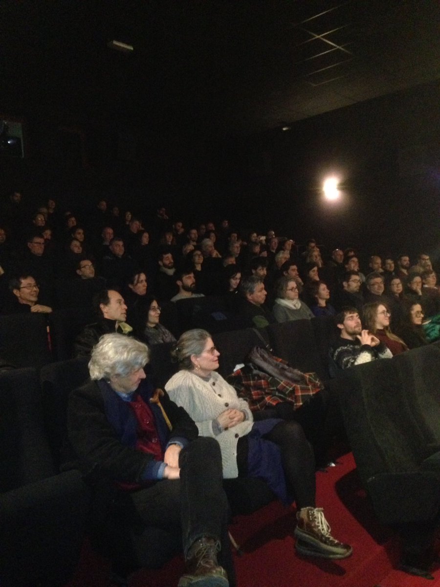 Salle remplie pour la projection de Diamond Island de Davy Chou au #ciné104 !