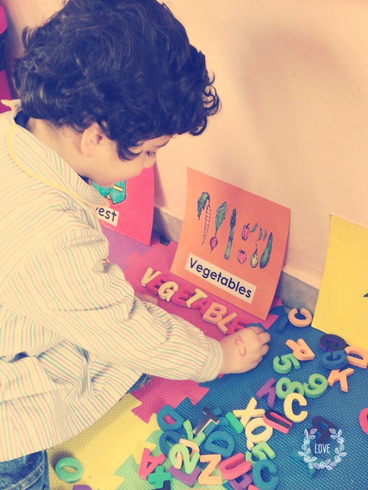 AngleAnge's tweet photo. The mind is not a vessel to be filled, but a fire to be ignited. #kg2C #phonics #formingwords @DawhaHighSchool @KNaamet https://t.co/Q7MO0bG2ZP