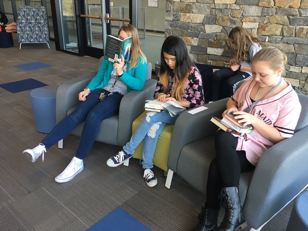 lfulrteach's tweet photo. Readers become leaders! @CMSReads #D5PLN #reading #bookbinge #onehappyschool https://t.co/3z9S2wIzkA
