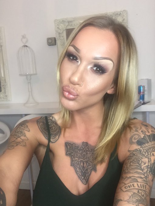 Not long before the HeadHunter meets the incredibly #sexy @chantellefox. Verrry impressed with her previous<a href="/tag/sexy"class="tags"><span>#sexy</span></a>