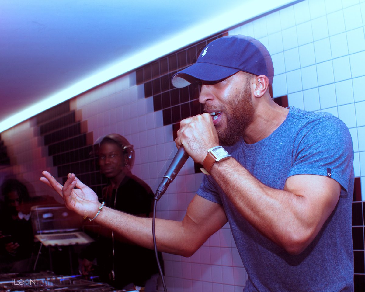 DesignedByLeon's tweet photo. Gimme the Mic 🎤🎤 A Great Showcase of Talent 💯🔥💥 @LifeStyleNights
#GimmeTheMic #LifeStyleNights #BoxparkCroydon #Litt
#ShotByLeon https://t.co/shdlykr3ls