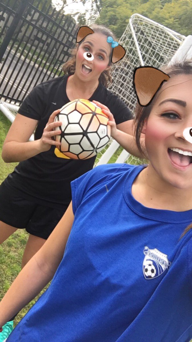 BrookeLB93's tweet photo. Out here shooting with @sjprudhomme18 training to be the next @BostonBreakers forward!! #defenderproblems https://t.co/eb9J08YvxG