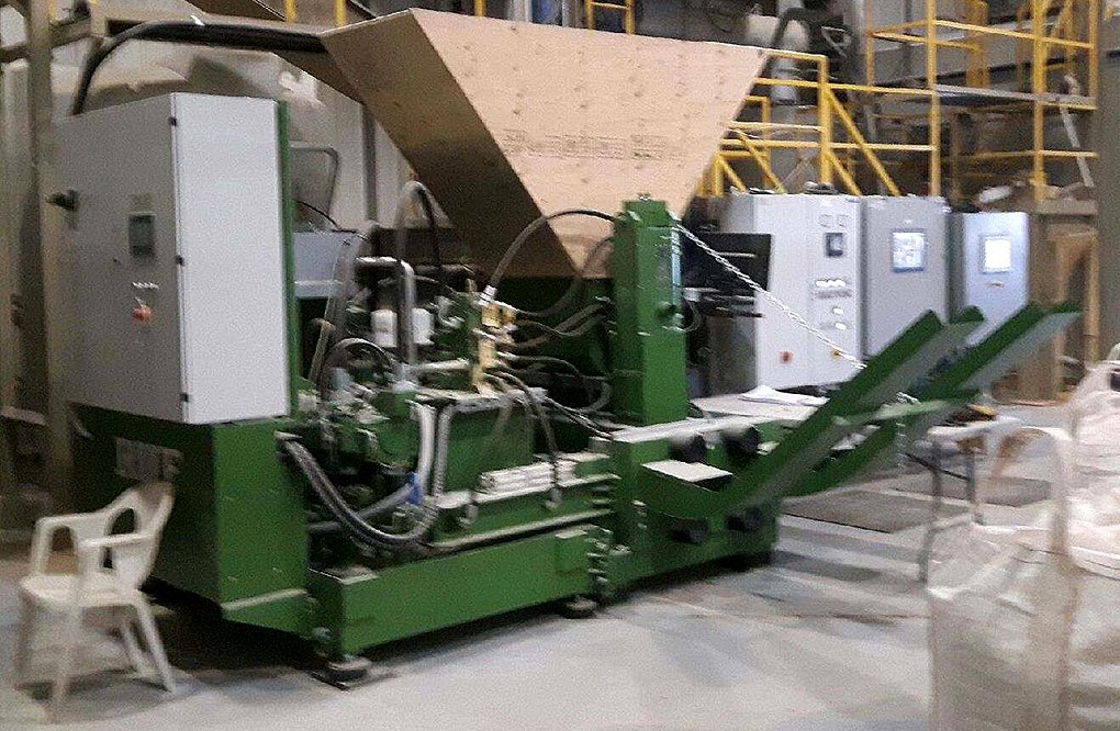 AkhurstWood's tweet photo. New RUF Briquette Press installed at H.J. Crabbe @ Sons in Bristol, NB. Turning wood waste in to fuel! https://t.co/Hs1VfGxfRN