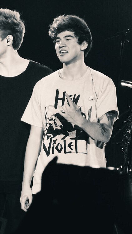best calum pics tweet media