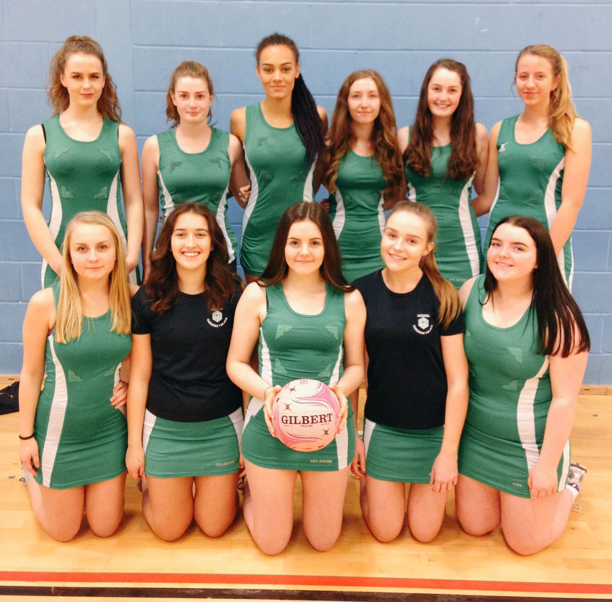 miss_hux1's tweet photo. Bob amser yn mwynhau gwylio tîm hŷn yr ysgol yn dangos eu doniau! Da iawn ferched! #talentog #cystadleuol #tîm #2ail @YsgolGwynllyw 🏐👍🏻 https://t.co/W9xjyxrAes