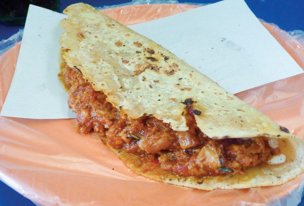 cesarguemes's tweet photo. @CocinerosMxTV #CocinerosMx #ConOSinQueso A ver quién es el guapo que le dice no a una quesadillona de chicharrón prensado, SIN QUESO. https://t.co/Sedb8s4zP4