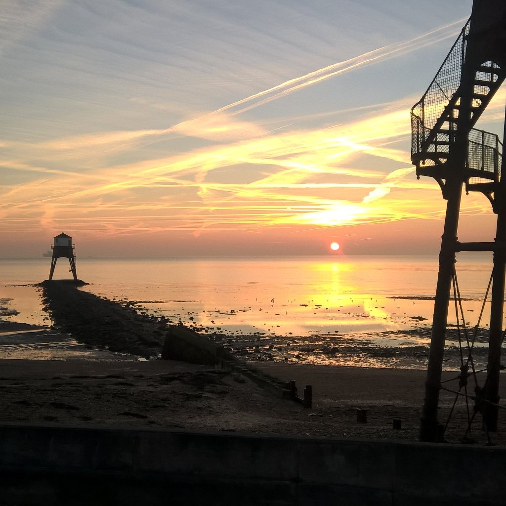 HayleyForrest4's tweet photo. My view driving to work this morning💙💚❤ #Harwich https://t.co/GoqescZwBj