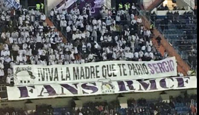 Buah_neno's tweet photo. La primera pancarta es UN DELITO (DEPORTIVO DE A CORUÑA)
La segunda pancarta es un HOMENAJE (REAL MADRID)
#FutbolMafia #DaisASCO https://t.co/cyfAEnG5lf