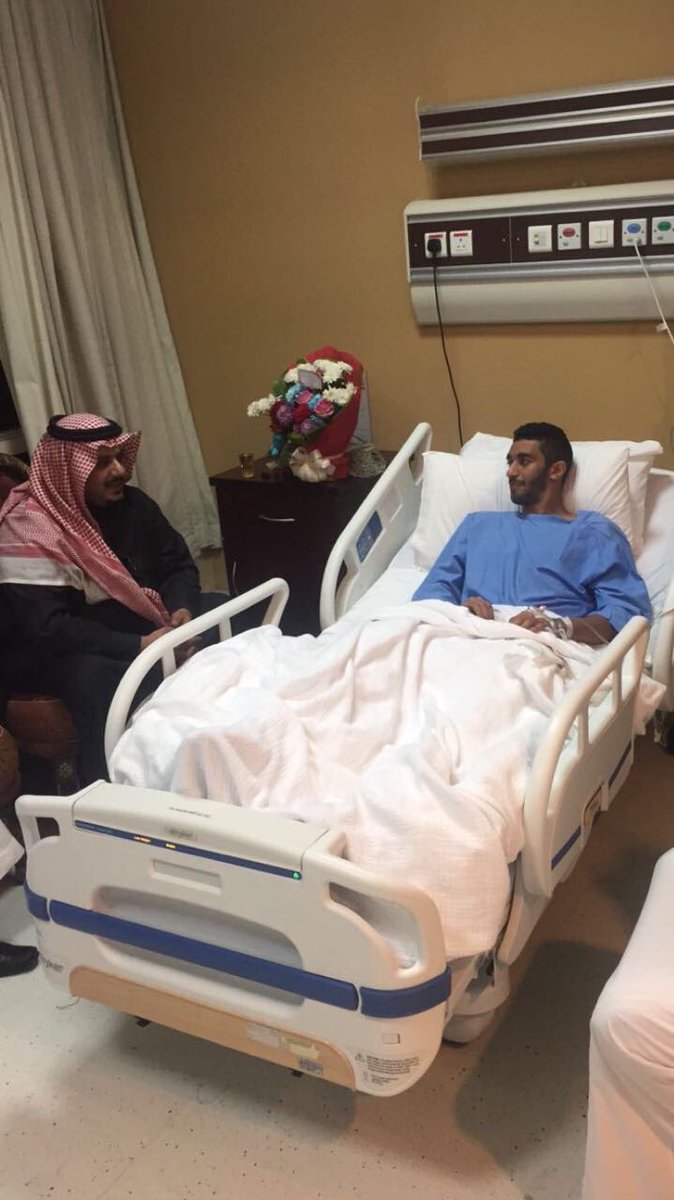 hilalstuff's tweet photo. 📸 الأمير نواف بن سعد زار مساء اليوم اللاعب مجاهد المنيع؛ وذلك للاطمئنان على صحته بعد إجرائه عملية الرباط الصليبي
. https://t.co/ReejLCNikN