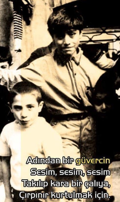 UcurtmaDergisi's tweet photo. Fotoğraf hikayeleri*

"Adından bir güvercin 
Sesim, sesim, sesim 
Takılıp kara bir çalıya
Çırpınır kurtulmak için"
Metin Altıok 

#HrantDink https://t.co/DkTYpeUinK