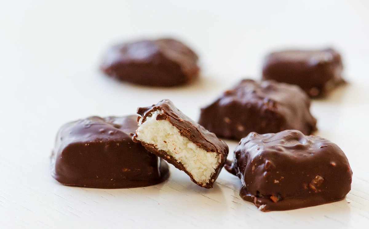 Feel_Your_Meal's tweet photo. Check out this super easy chocolate bars (bounty) recipe in the link below image
#chocolatelover #bounty #yummy #simplerecipe #sweetbars https://t.co/WPbLMSErqo