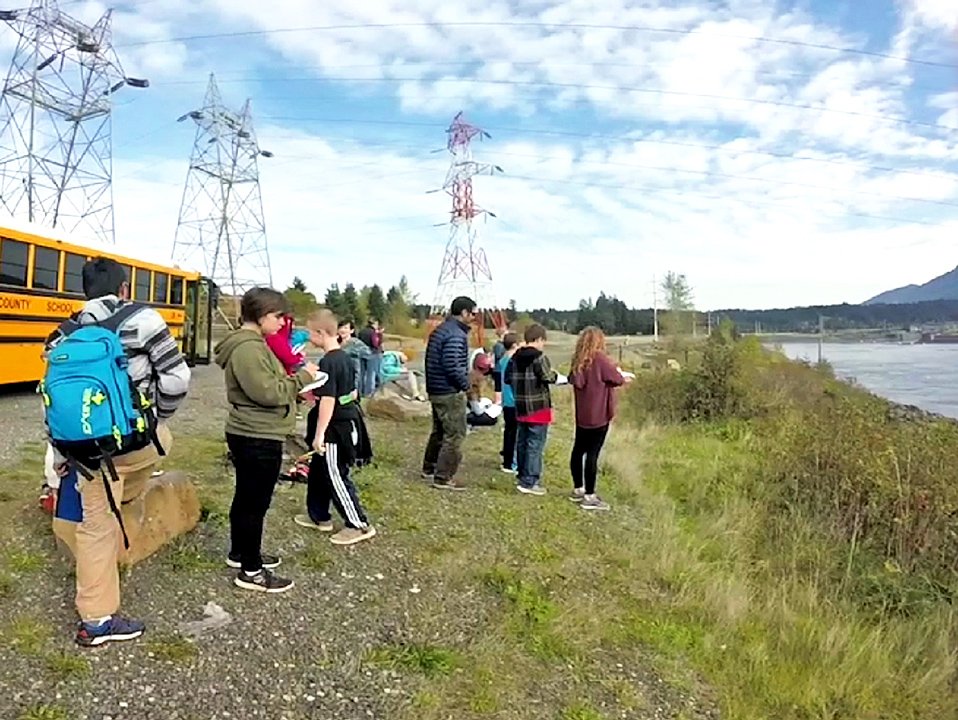 edutopia's tweet photo. 5 benefits of outdoor education (+ tips for bringing it to your school): https://t.co/yss1W6vawG. #mschat https://t.co/bGlWPHMhvy