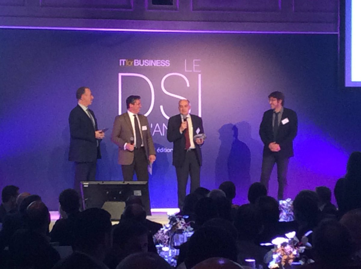 ITforB's tweet photo. Pascal Viginier @PViginier, DSI @Orange remporte le prix Transformation Grand Compte ! #DSI2017 https://t.co/e1jiLYZKJA