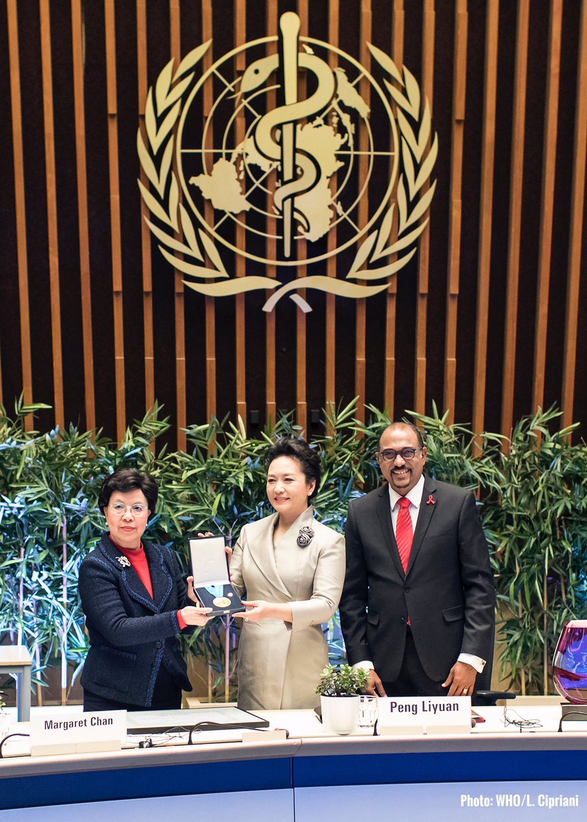 The First Lady of #China Peng Liyuan (middle) received awards in her honour from WHO (represented by Dr Margaret Chan, left) & UNAIDS (represented by UNAIDS Executive Director Michel Sidibé), for her work on #HIV and #tuberculosis